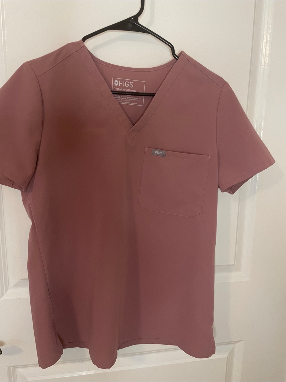 FIGS color 2221 Mineral Mauve V-Neck Scrub Top size S